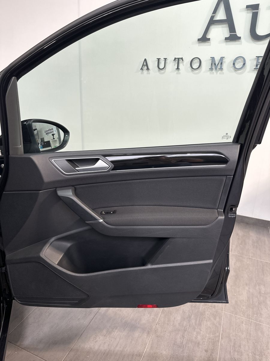 Fahrzeugabbildung Volkswagen Touran 2.0 TDI DSG Highline NAV+LED+ACC+PANO+KAM