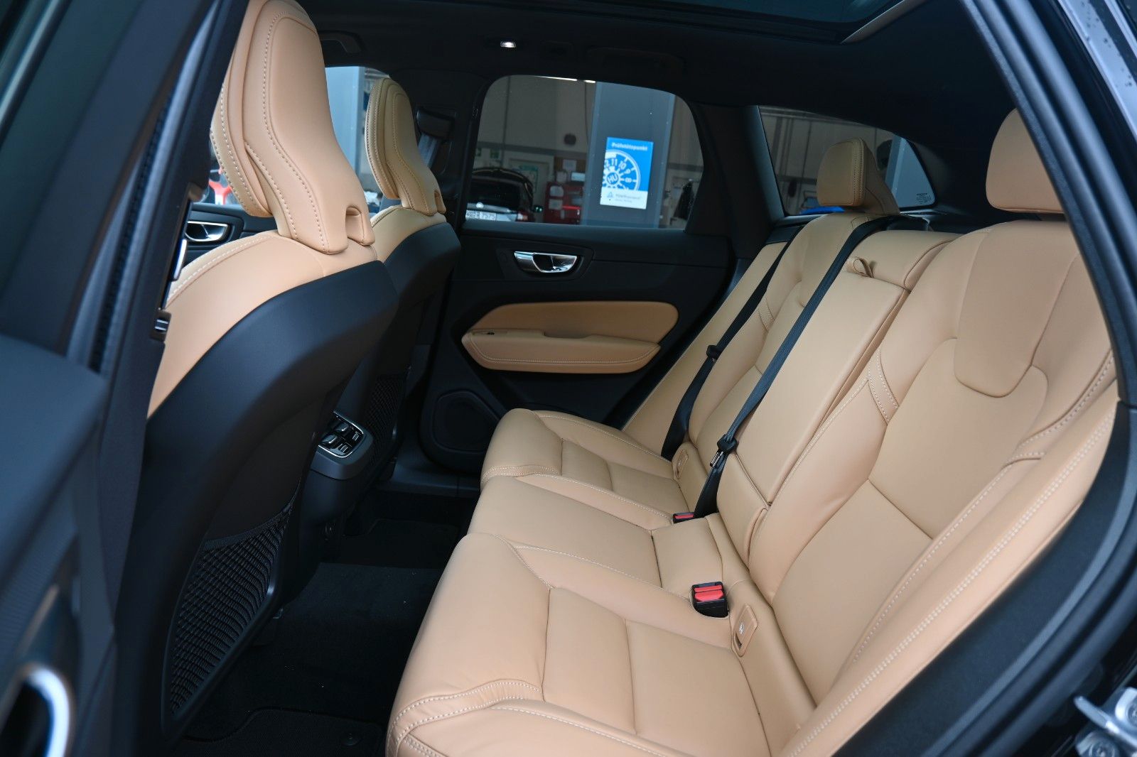 Fahrzeugabbildung Volvo XC60 B4 D AWD Ultimate Dark*STDHZG*360°*LUFT*ACC