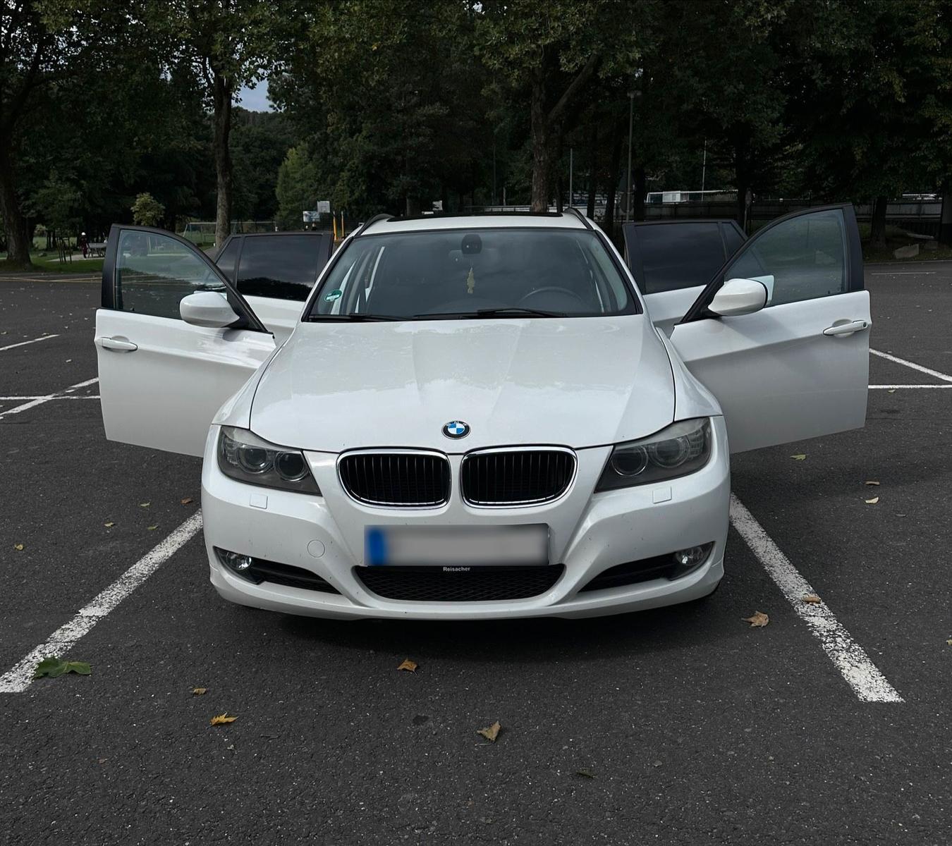 BMW 120 2012 — rear view