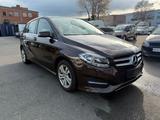 Mercedes-Benz B 180 / Facelift / Automatik / Kamera / PDC - Mercedes-Benz mit Benzin-Antrieb: Braun, Limousine