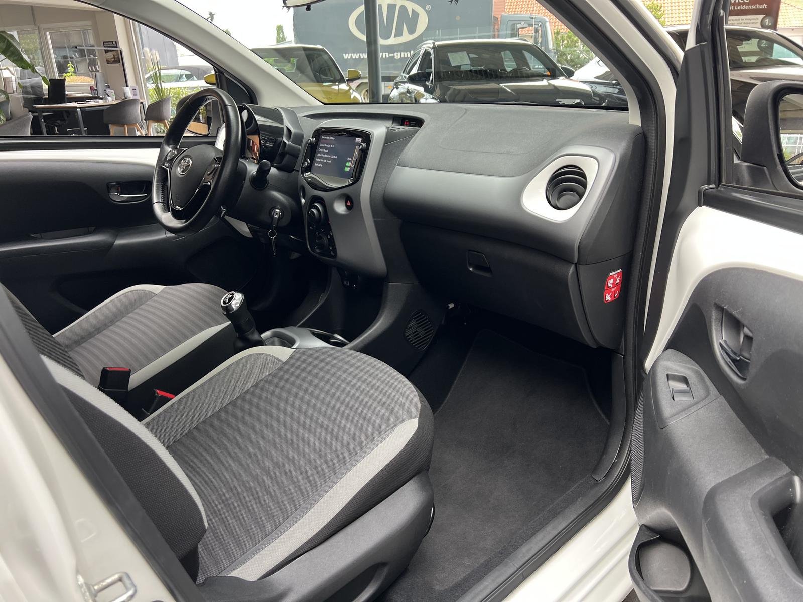Toyota Aygo x-play connect CarPlay Klima Tempomat Touch