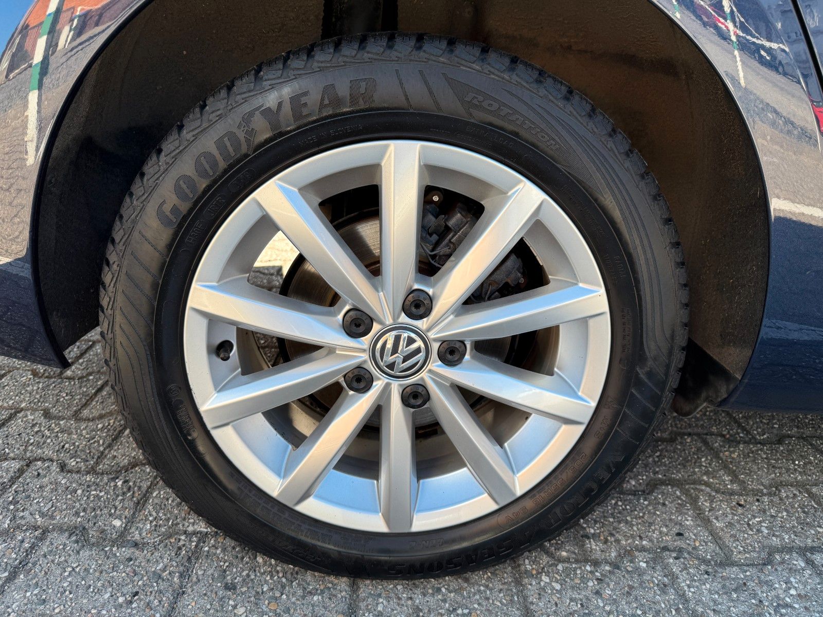 Fahrzeugabbildung Volkswagen Golf VII Variant Lounge BMT AUTOMATIK NAVI