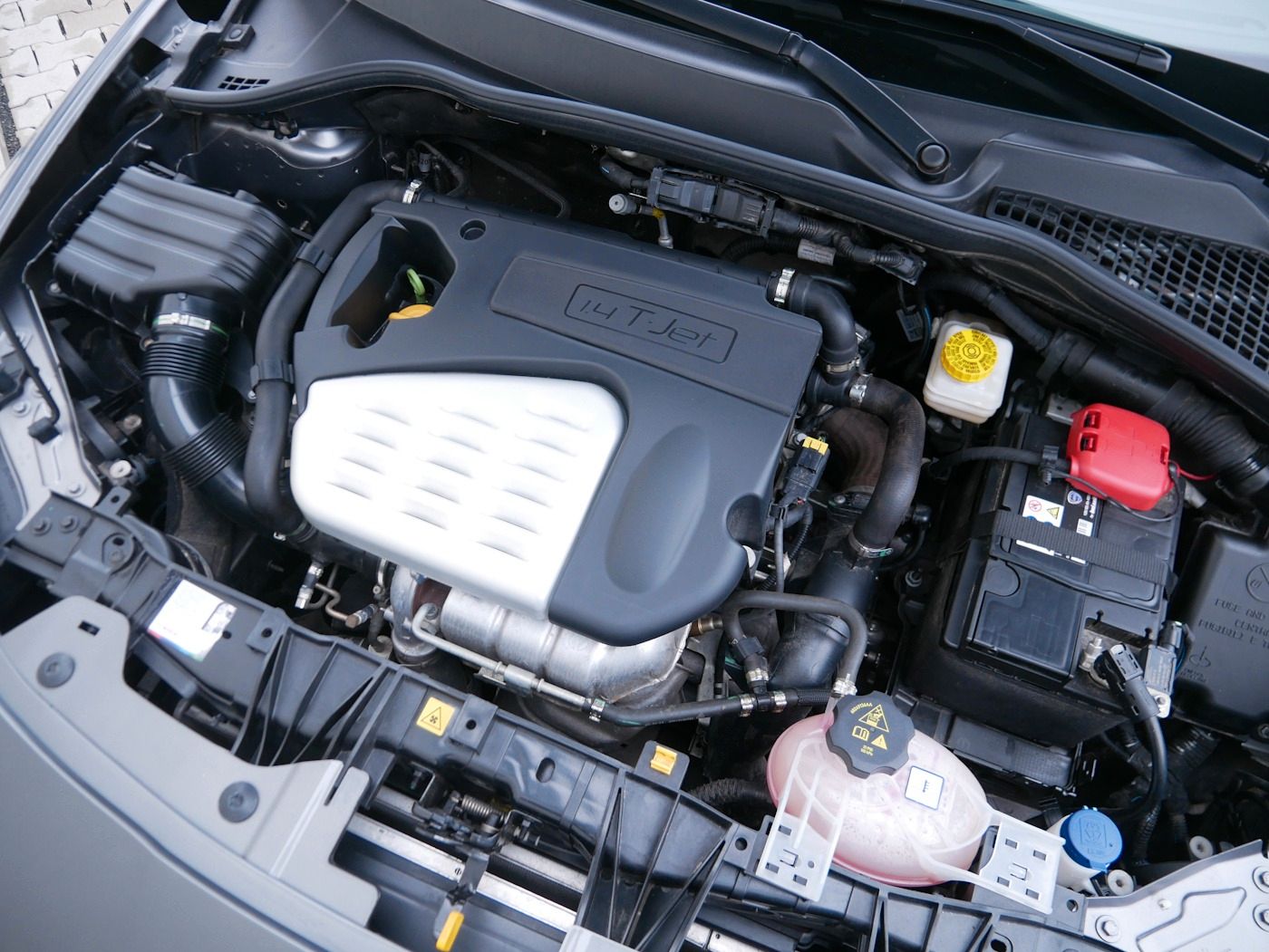 Fahrzeugabbildung Fiat Tipo Kombi 1.4 T-Jet S-Design Kamera NAVI SHZ AL