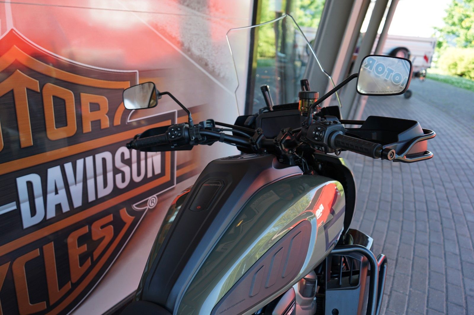 Fahrzeugabbildung Harley-Davidson Pan America Special RA 1250 S mit Jekill & Hyde