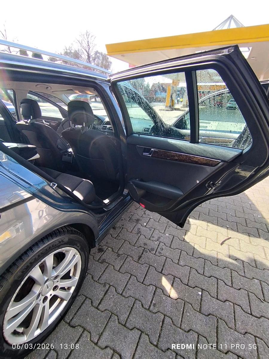 Mercedes-Benz C200 2009 — photo 12