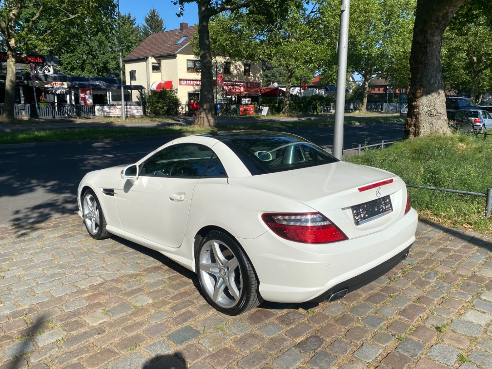 Fahrzeugabbildung Mercedes-Benz SLK 250 AMG BlueEFFICIENCY*Distronic*Panorama*