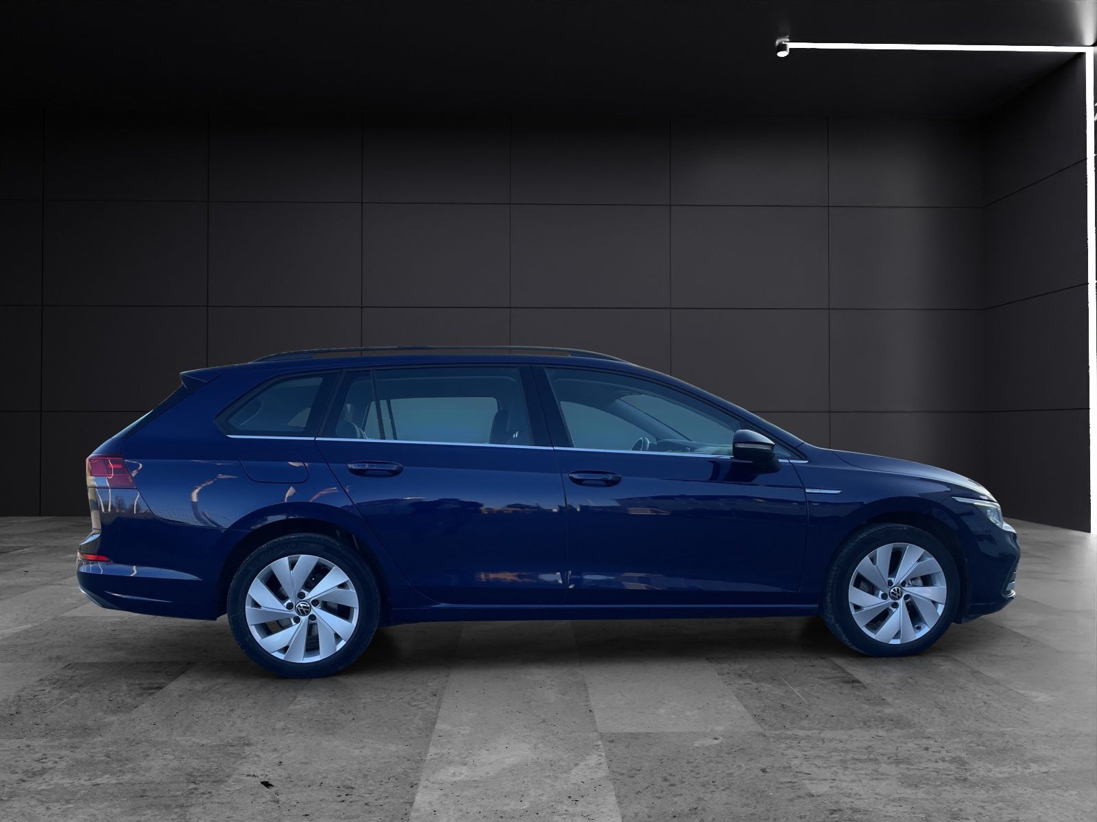 Fahrzeugabbildung Volkswagen Golf VIII Variant Style TSI LED+ ACC SH RearView