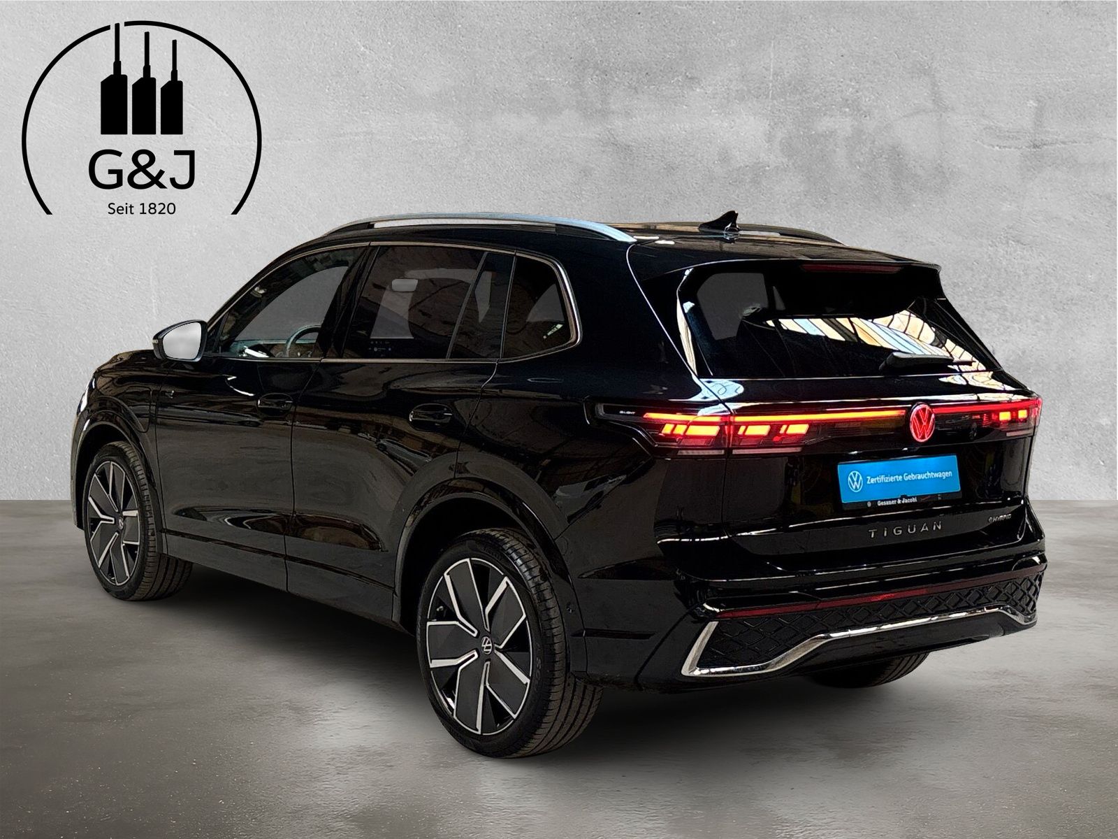 Fahrzeugabbildung Volkswagen Tiguan R-Line 1.5 TSI eHybrid DSG AHK App-Connec