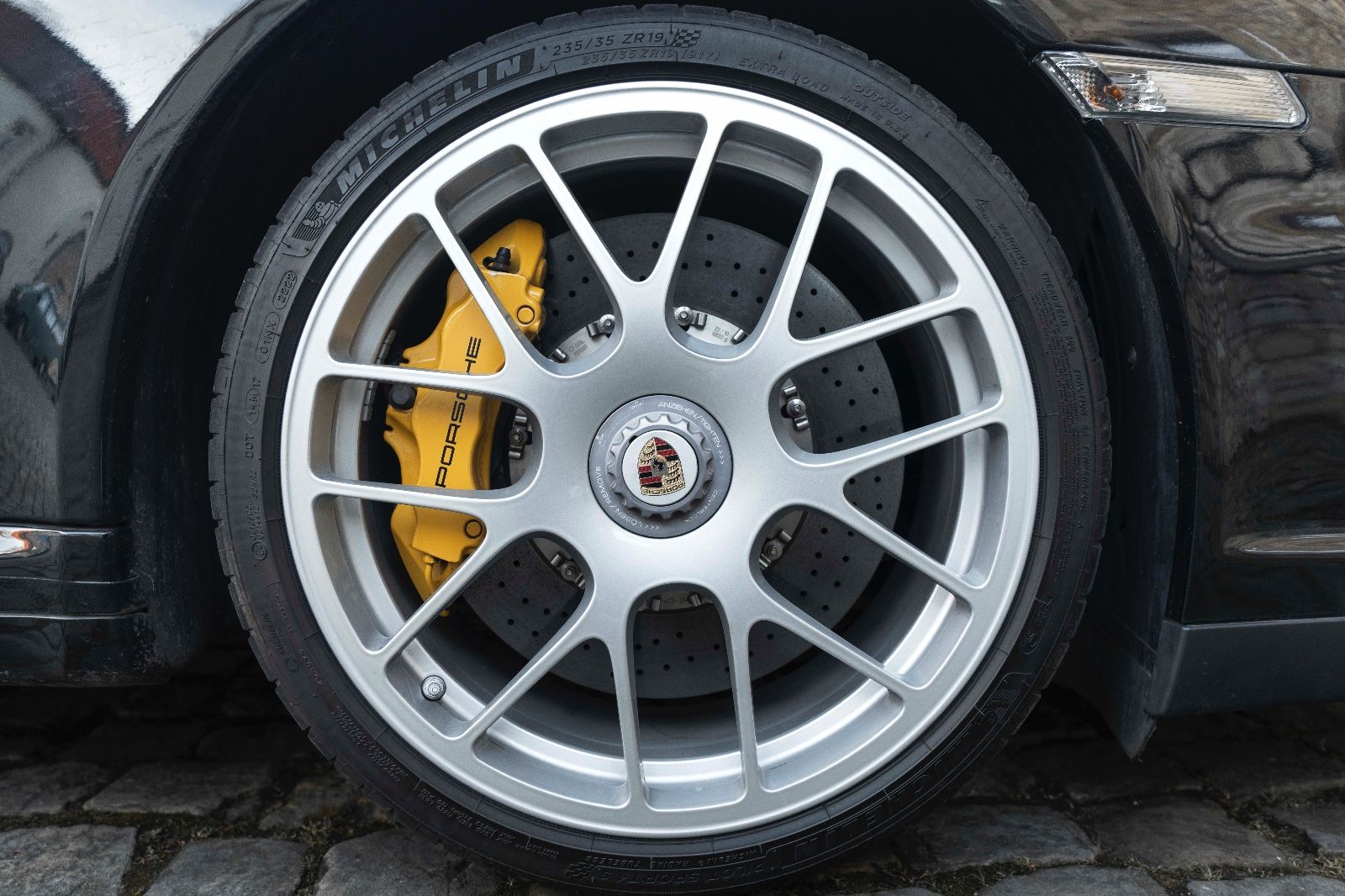 Fahrzeugabbildung Porsche 911 Turbo S Coupe 977 PCCB BOSE SPORT CHRONO NAV