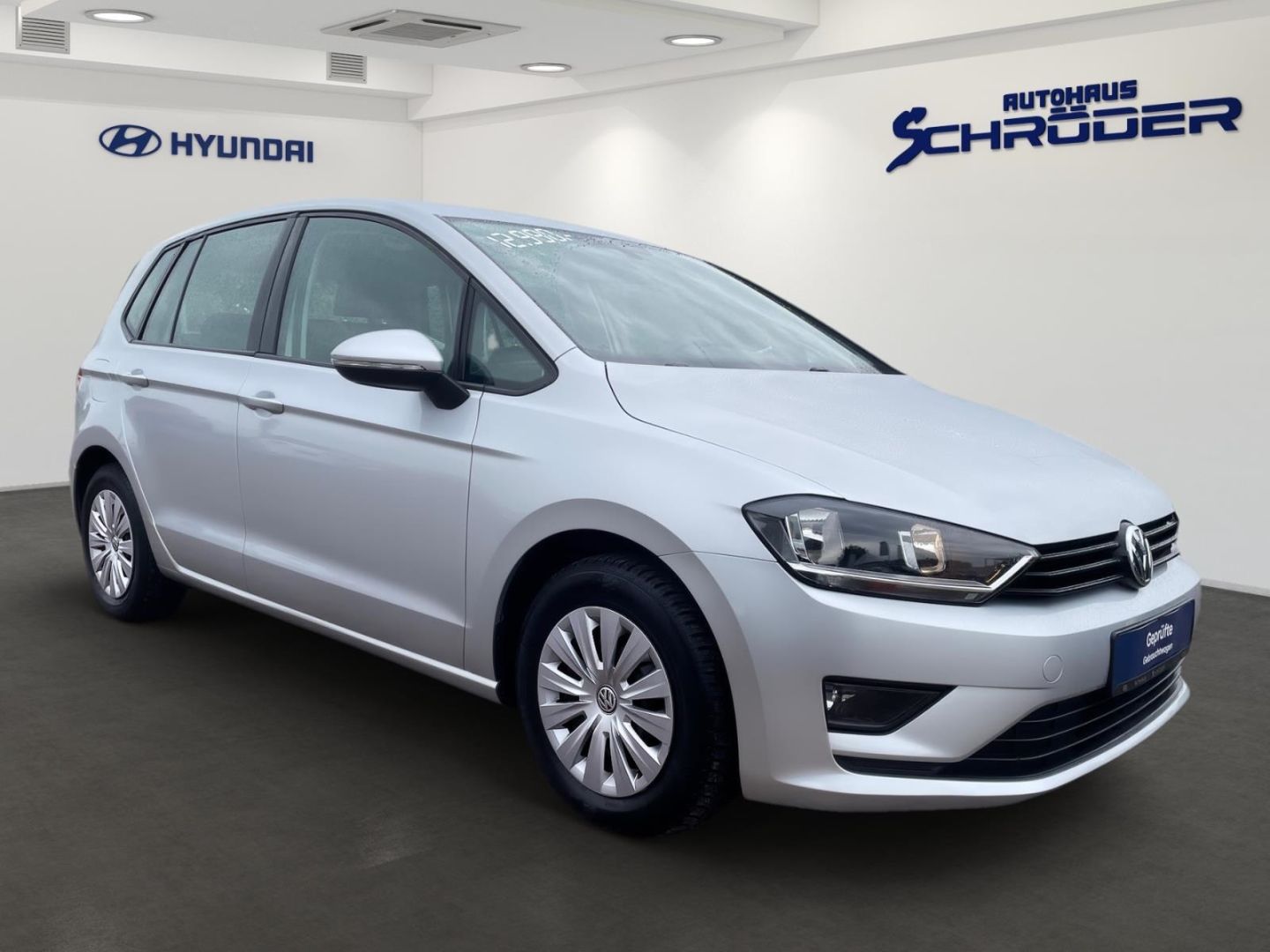 Fahrzeugabbildung Volkswagen Golf Sportsvan 1.2 TSI Trendline Allwetterreifen