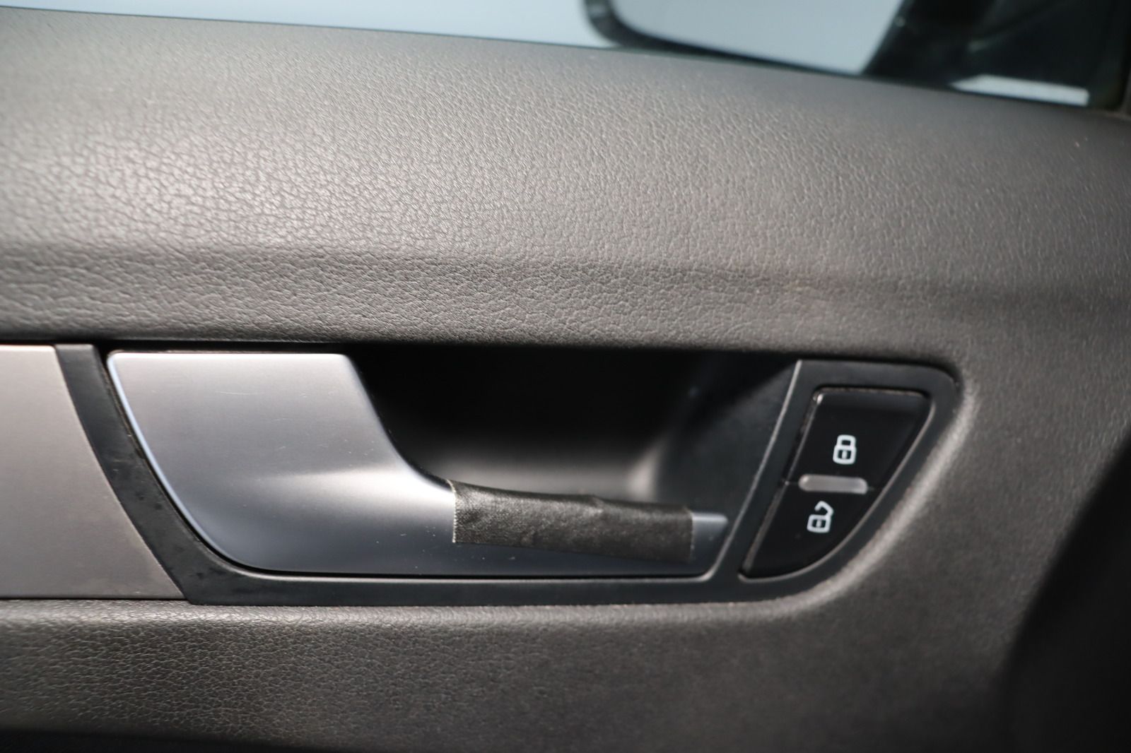 Fahrzeugabbildung Audi A4 2.0 TDI  Avant * Bi-Xenon * Navi * PDC