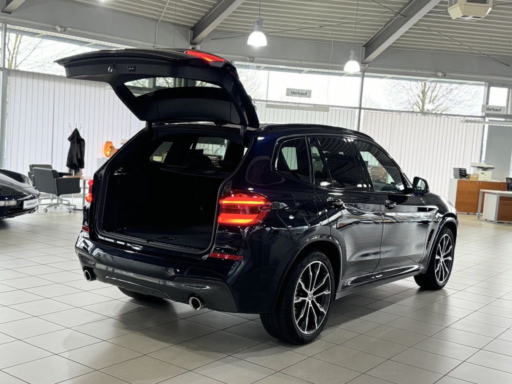 Fahrzeugabbildung BMW X3 xD30d M Sport Panorama Kamera HUD DAB H/K 20"