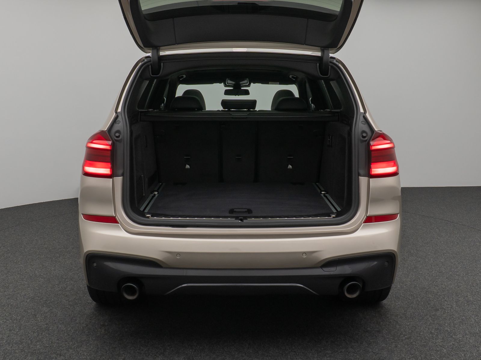 Fahrzeugabbildung BMW X3 xD30d M Sport Panorama Kamera DAB HiFi DisKey