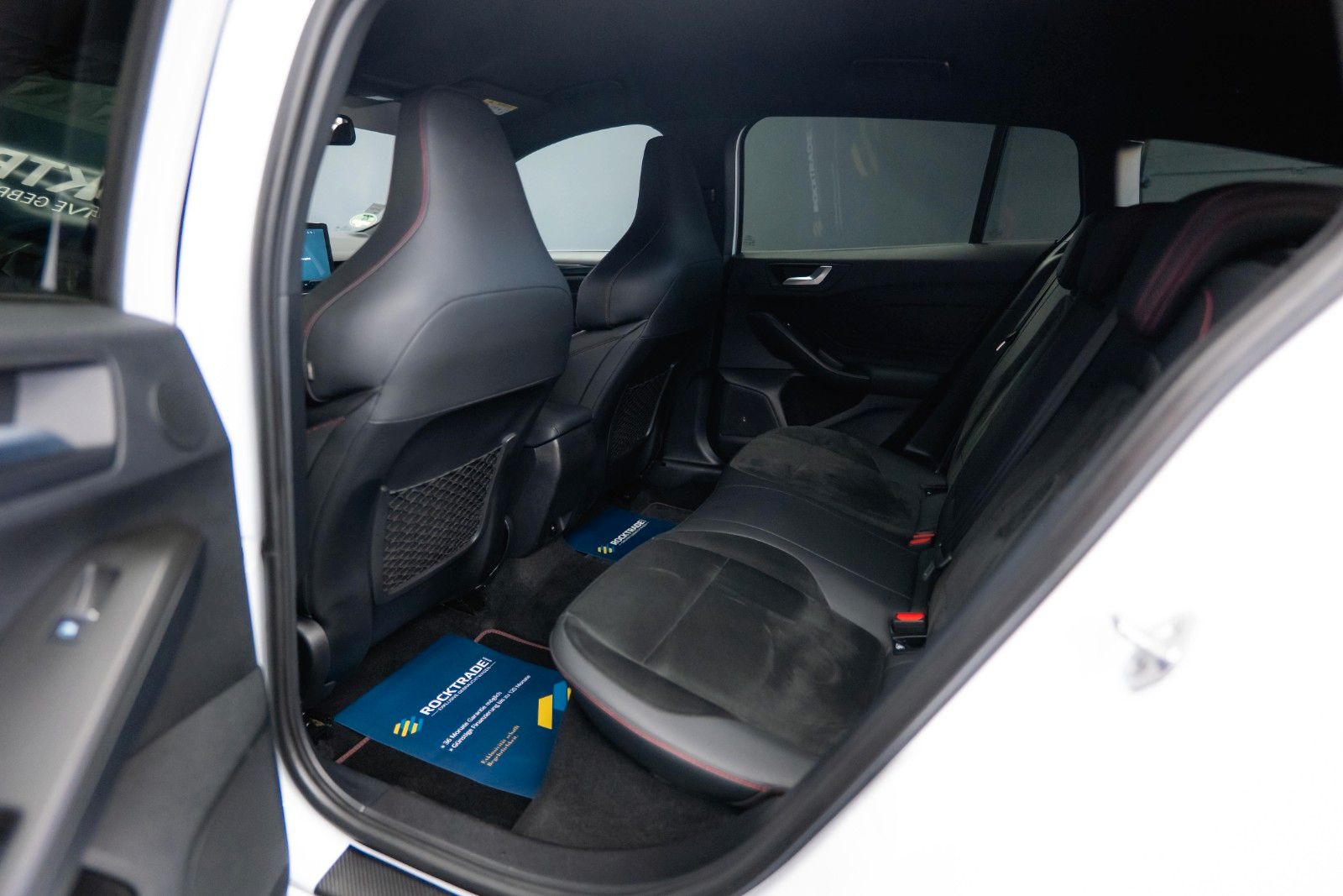 Fahrzeugabbildung Ford Focus Turnier ST X Performance *Head Up*LED*DAB*