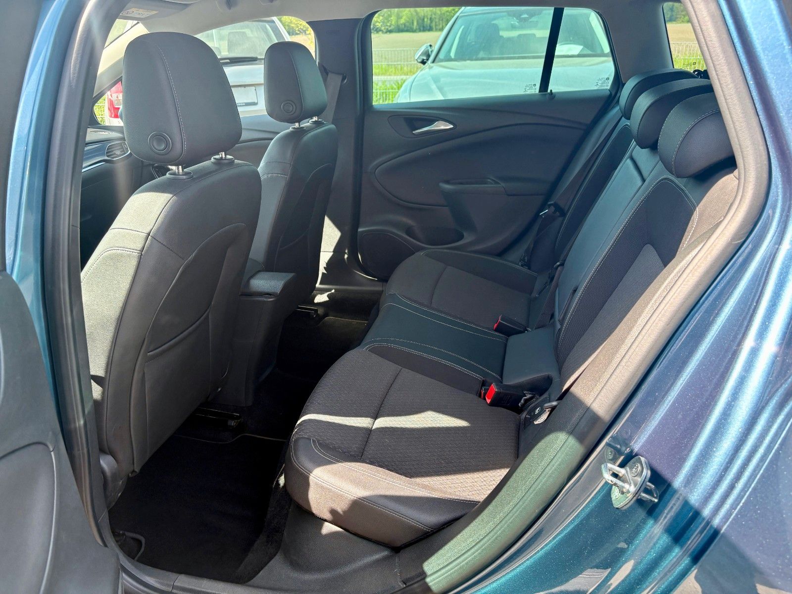 Fahrzeugabbildung Opel Astra K Sports Tourer 1.4 Aut. Navi LED Kamera