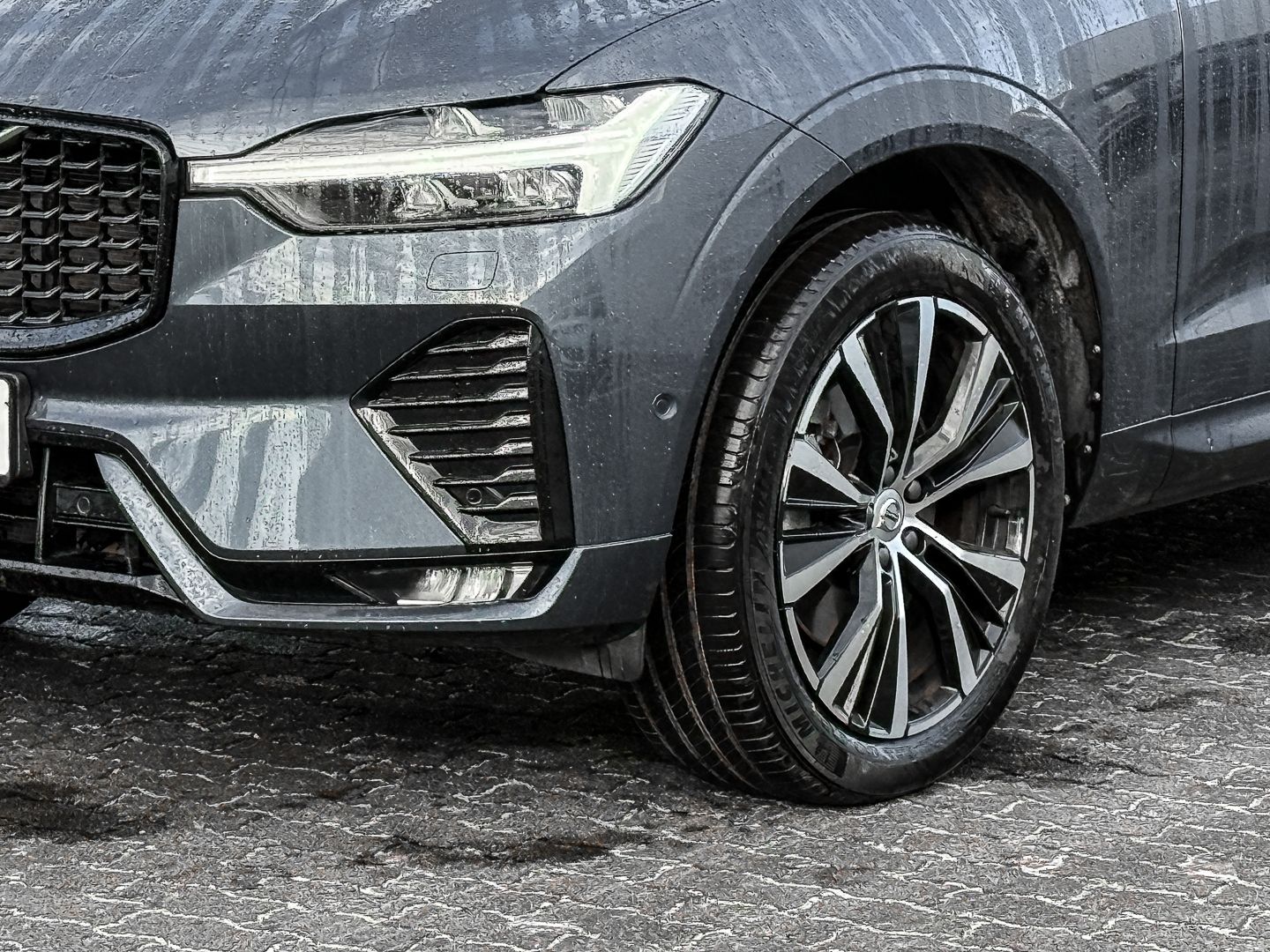 Volvo XC60 B4 B Plus Dark 2WD StandHZG El. Panodach Me imagem 3
