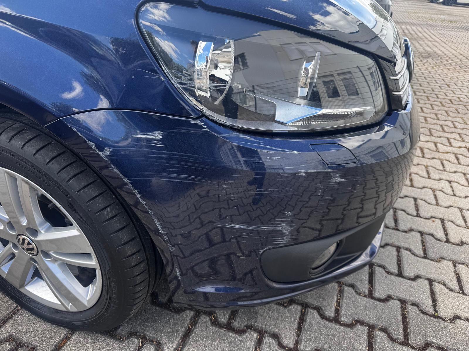 Fahrzeugabbildung Volkswagen Touran Match 2.0 TDI BMT 7-Sitzer Panoramadach