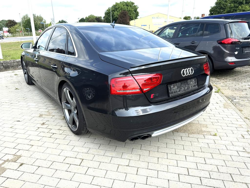Audi S8