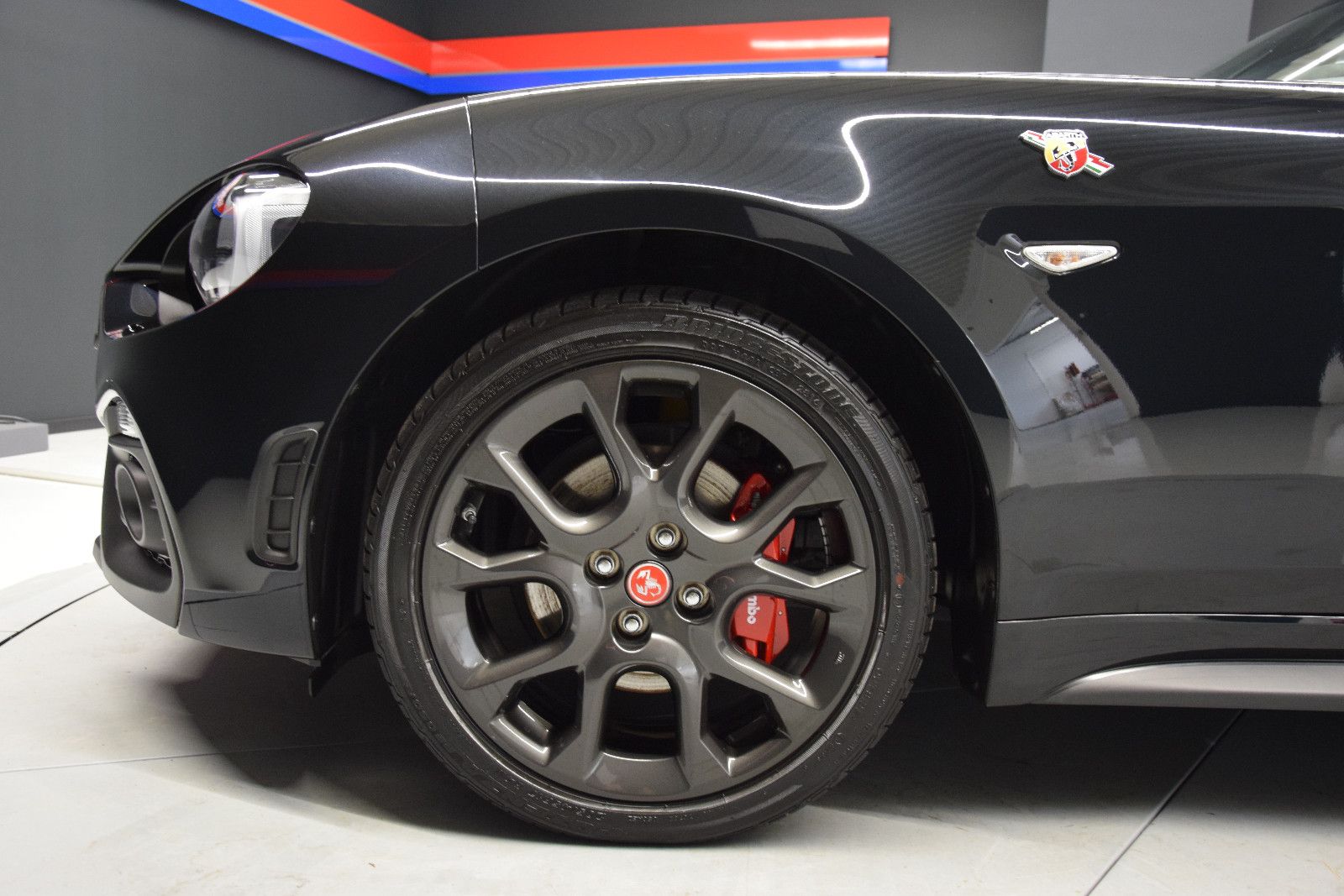 Fahrzeugabbildung Abarth 124 Spider Turismo Leder Bose PDC Radio+