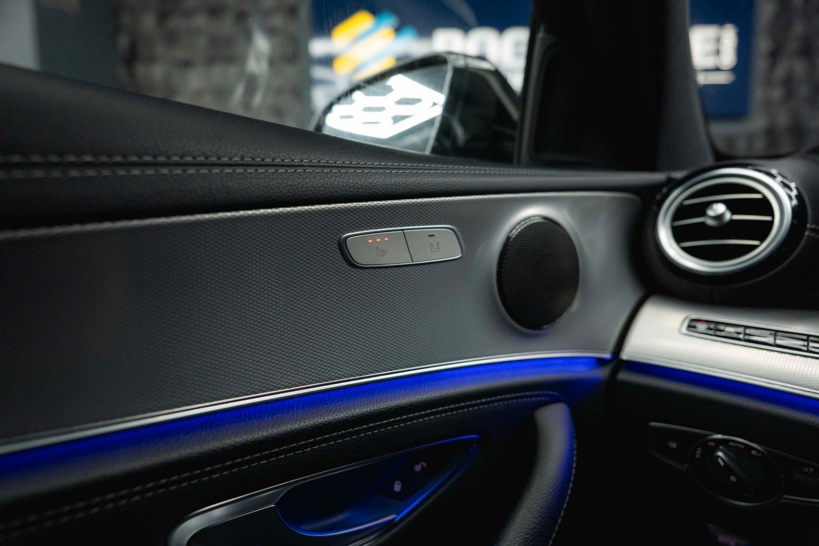 Fahrzeugabbildung Mercedes-Benz E 220d AMG Night-Paket | ACC | LED | Widescreen