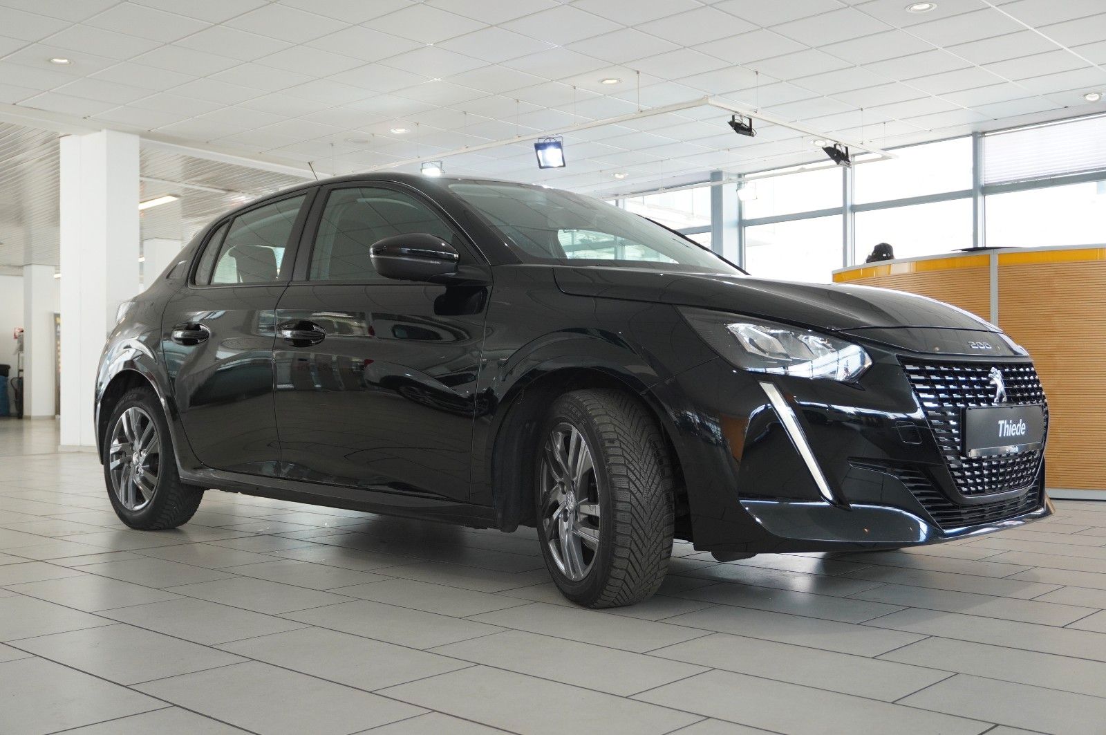 Fahrzeugabbildung Peugeot 208 1.2 ACTIVE PACK NAVI/LED/SPORT/PDC/TEMP./ASS