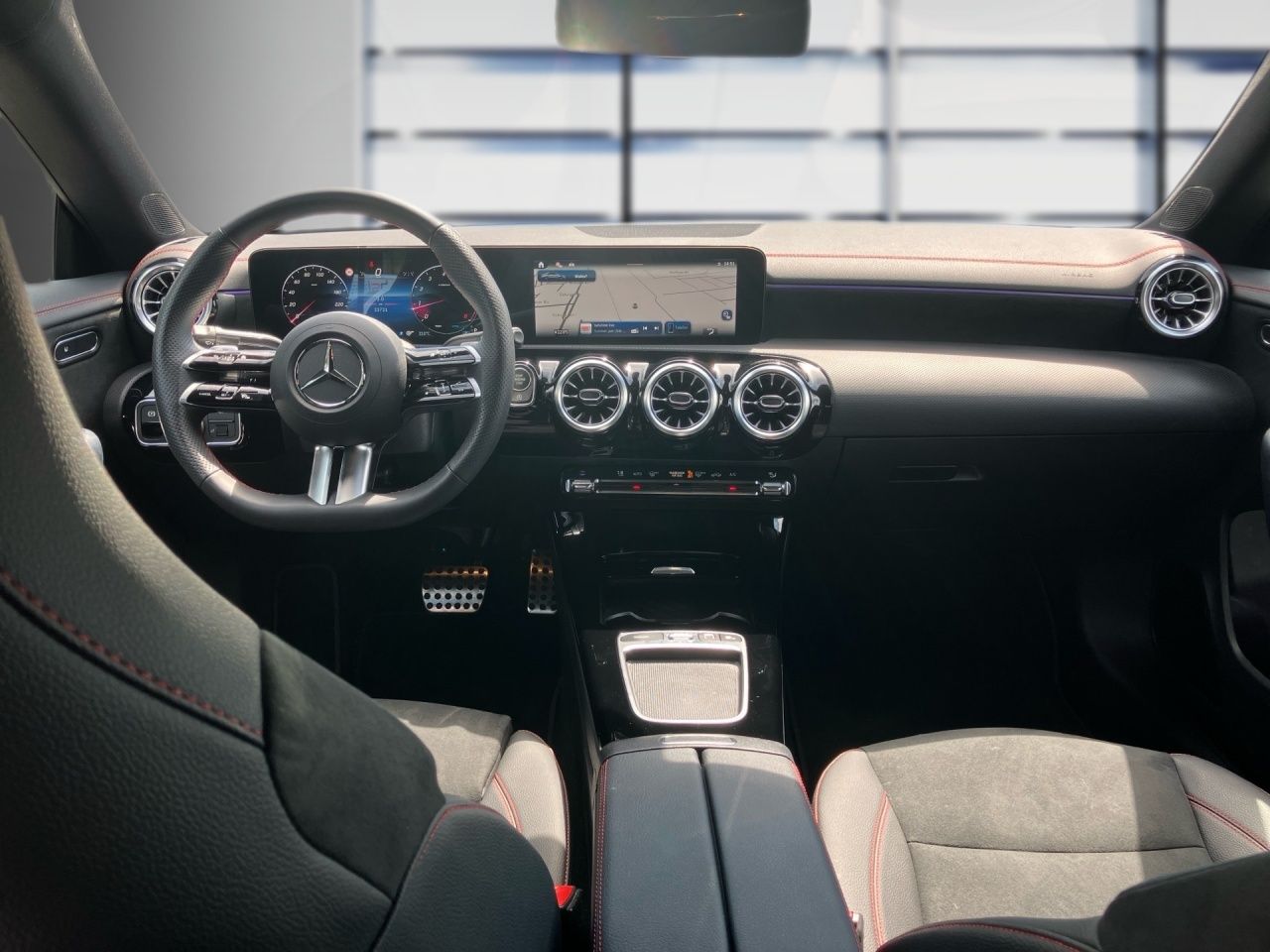 Fahrzeugabbildung Mercedes-Benz CLA 200 AMG+NIGHT+LENKRADHEIZ+AMBIENTE+LED+