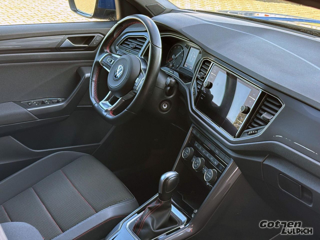 Fahrzeugabbildung Volkswagen T-Roc Sport 1,5TSI Navi LED PDC ACC Winterpaket