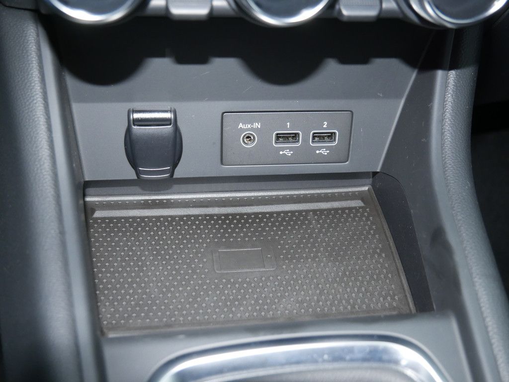 Fahrzeugabbildung Renault Captur Intens TCe 130 SHZ KAMERA NAVI AHK LED