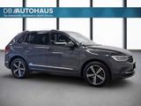 Volkswagen Tiguan Active 1.5 TSI Pano Navi H.Kardon - mit Benzin-Antrieb: Grau, Panorama-Dach, Geländewagen