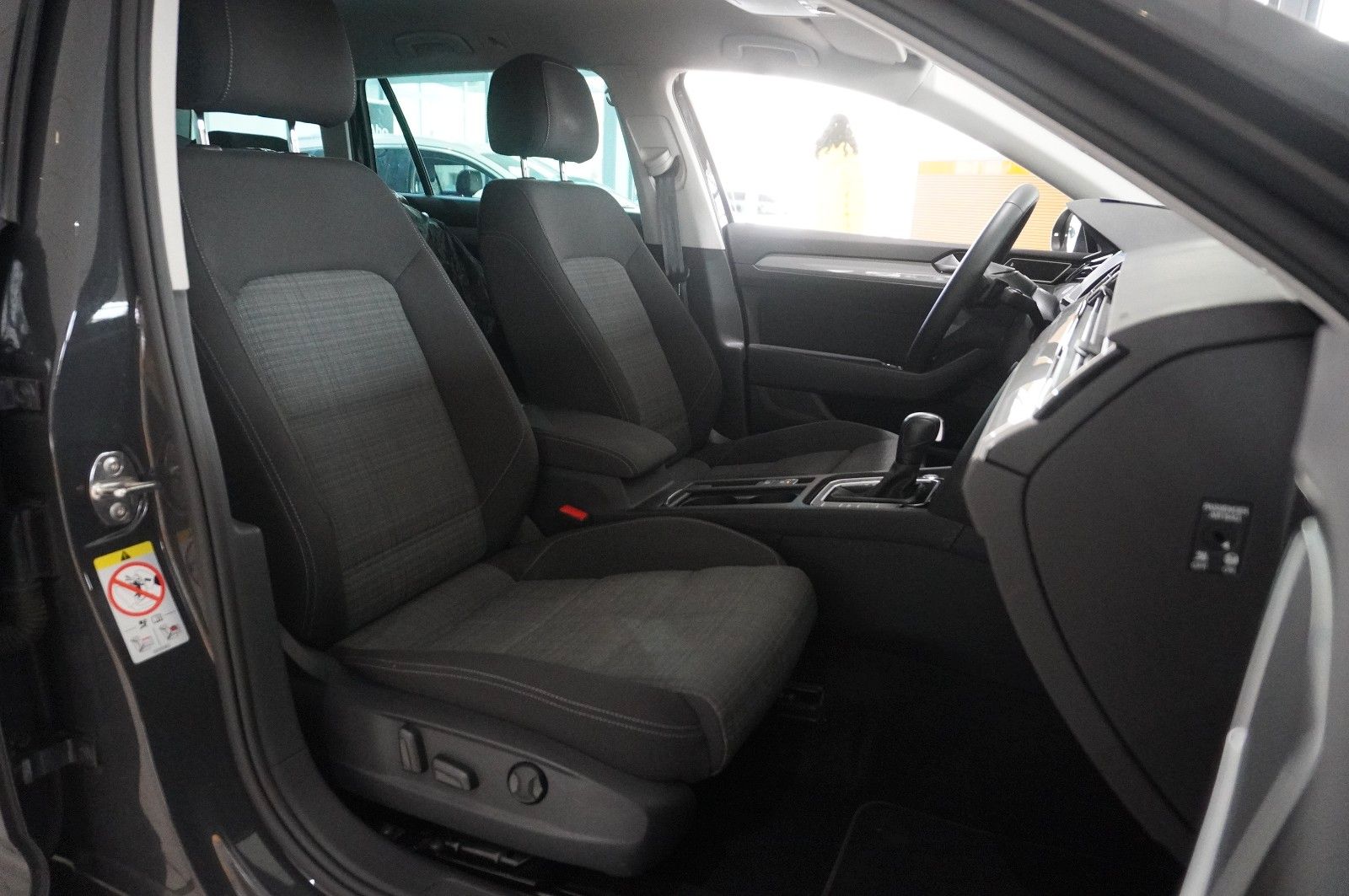 Fahrzeugabbildung Volkswagen Passat Var. 2.0D BUSINESS DSG NAVI/LED/KAMERA/SH