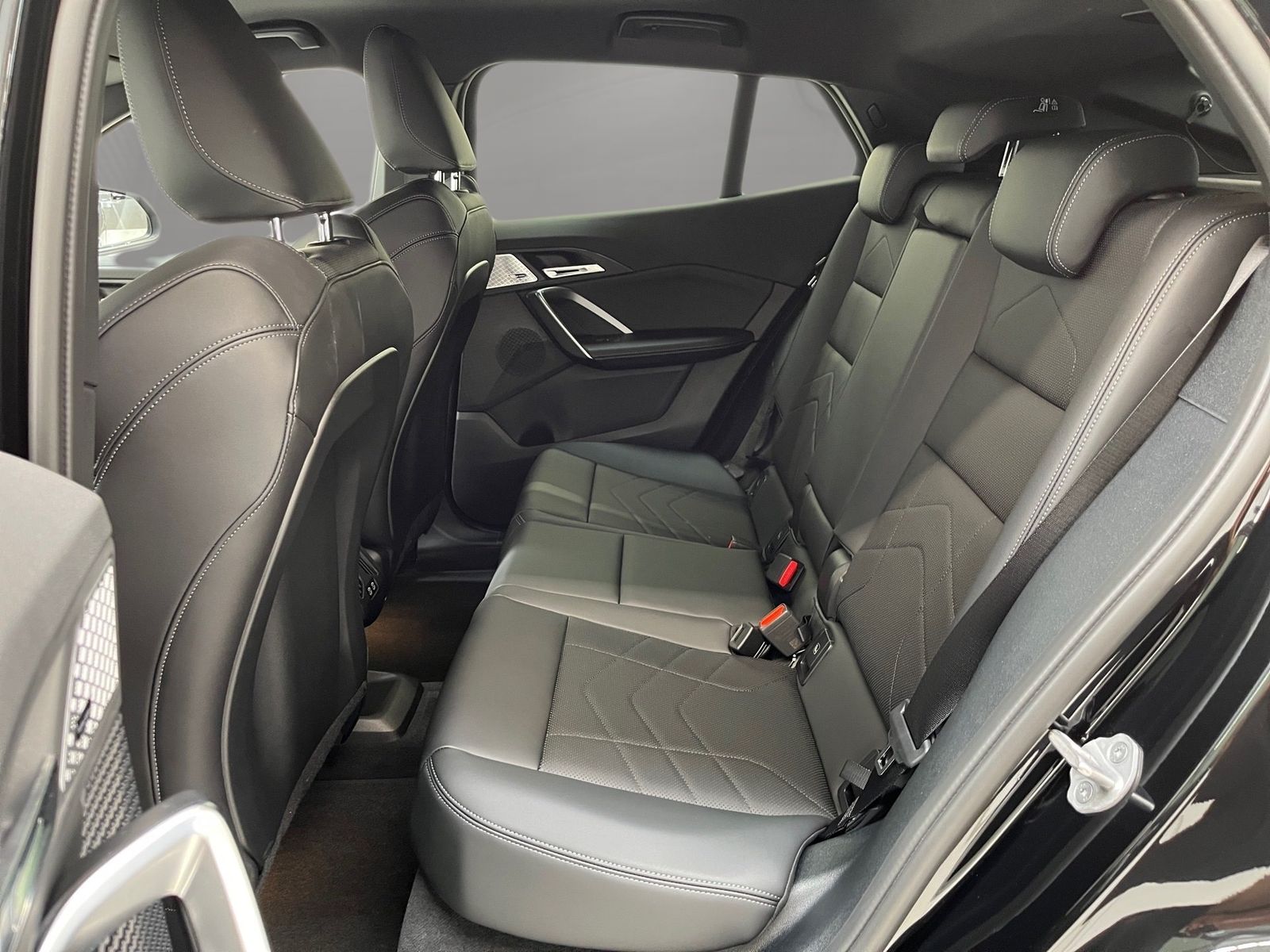 BMW iX2 - Bild 13