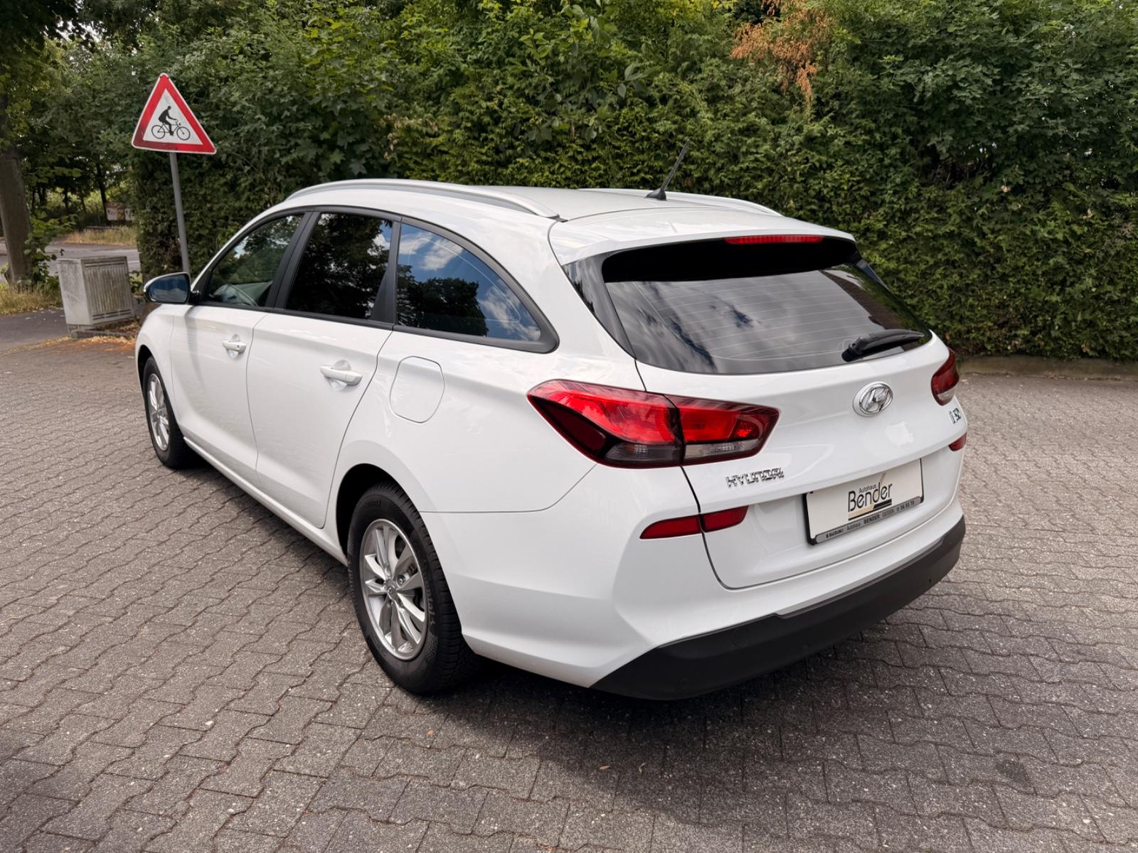 Hyundai i30 cw KLIMA TEMPOMAT SPUR BLUETOOTH LED PDC