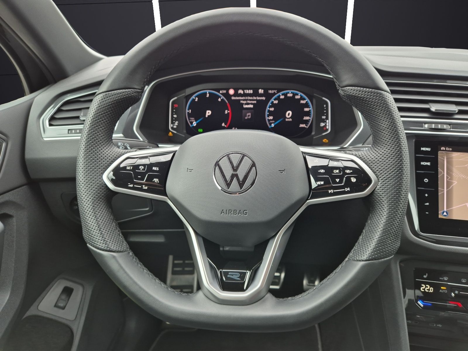 Fahrzeugabbildung Volkswagen Tiguan TDI R-Line DSG 4M Matrix STHZ AHK ACC Nav