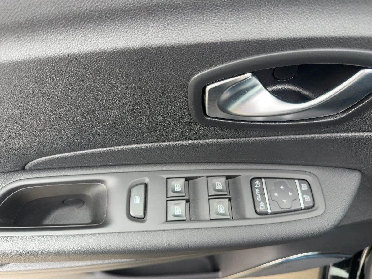 Fahrzeugabbildung Renault Captur LIMITED TCe 90 SHZ