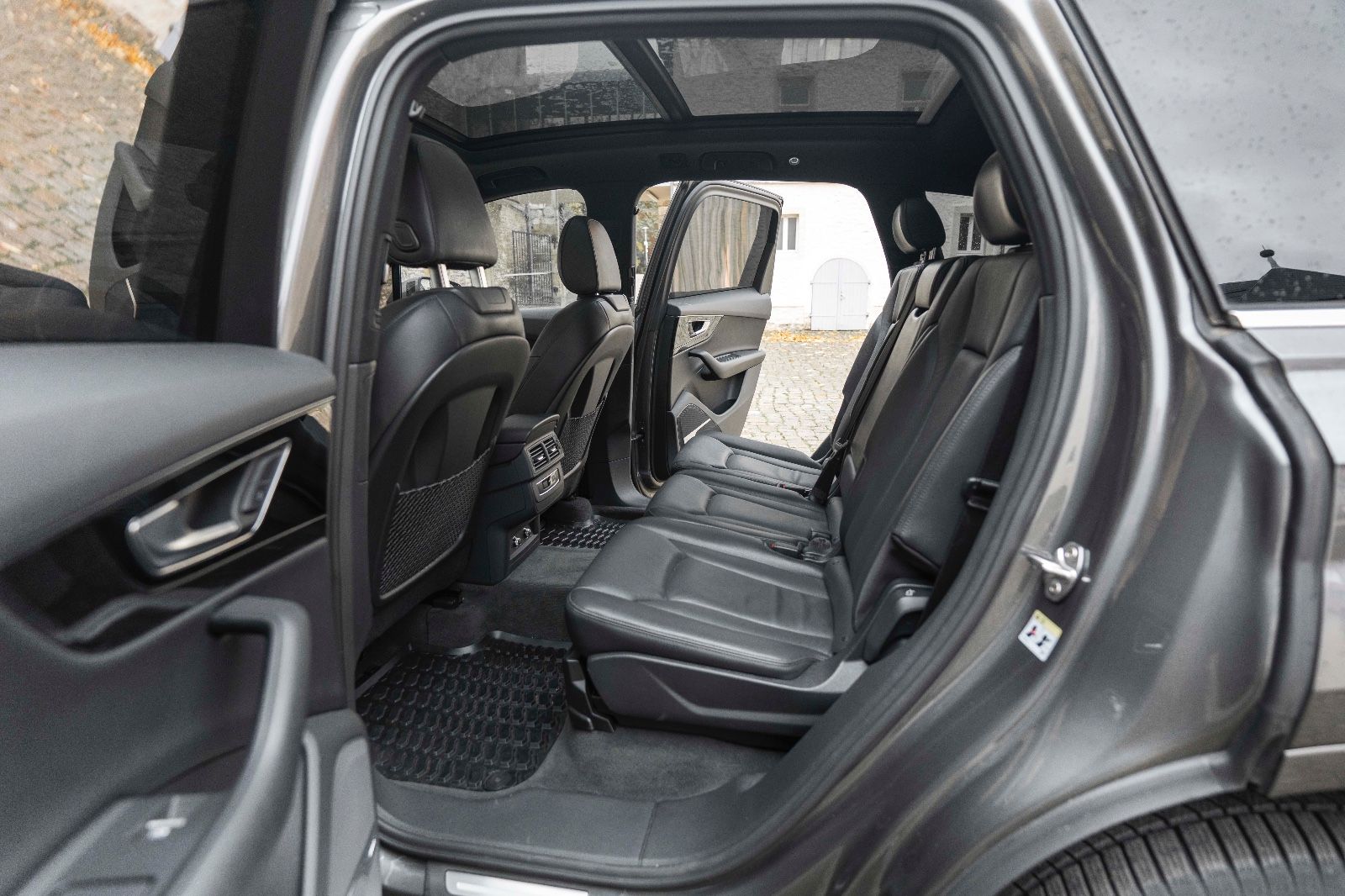 Fahrzeugabbildung Audi Q7 3.0 TFSI Quattro LED PANO NAV 7 SITZER BOSE