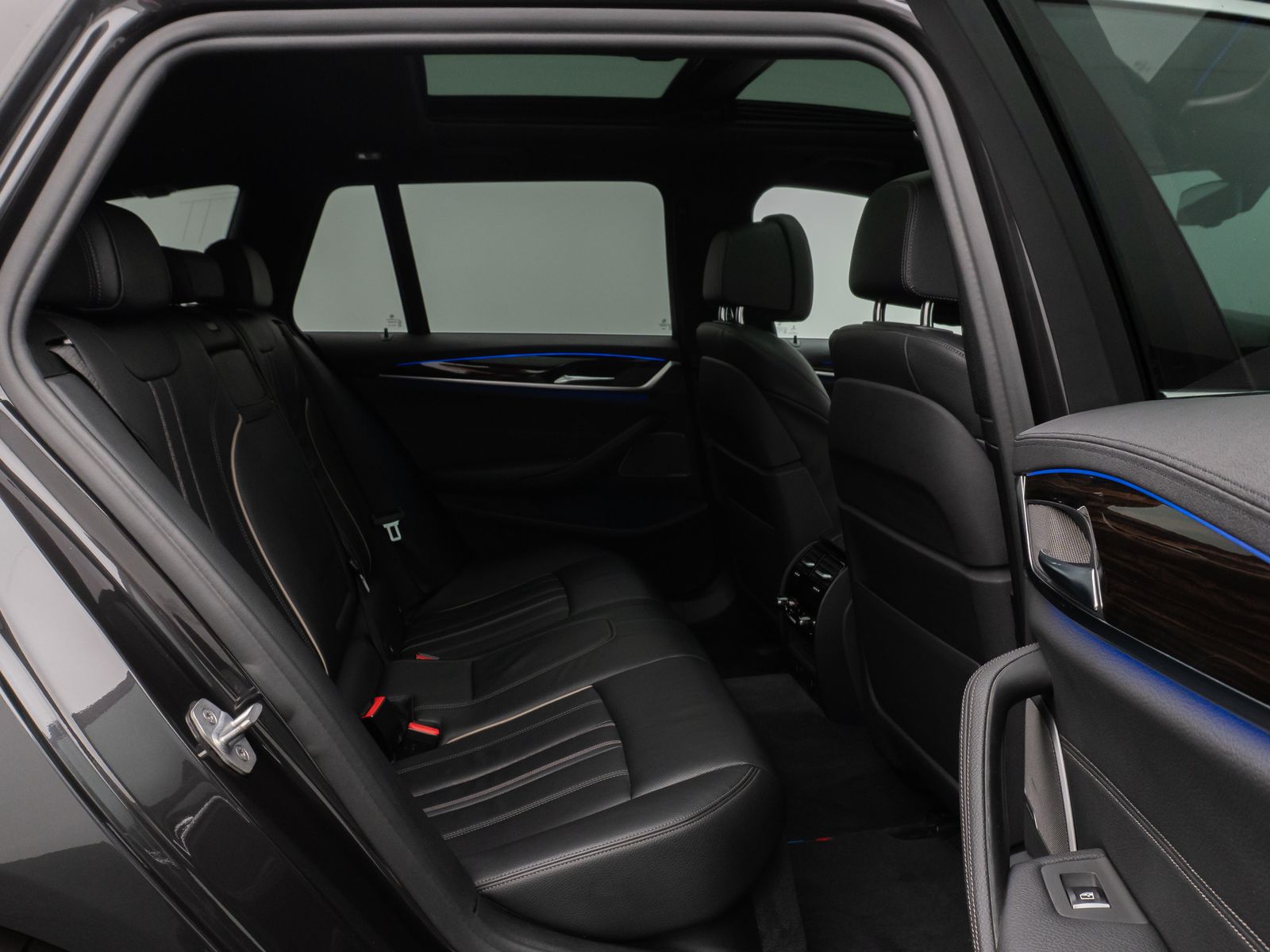 Fahrzeugabbildung BMW 540i xD Luxury Line Panorama Kamera HUD DAB H/K