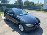 BMW 320i Touring / Panoramadach//Navi/Xenon - BMW 3er Reihe aus 2009: Kombi