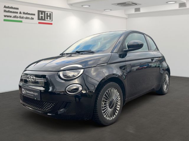 Fiat 500e Action