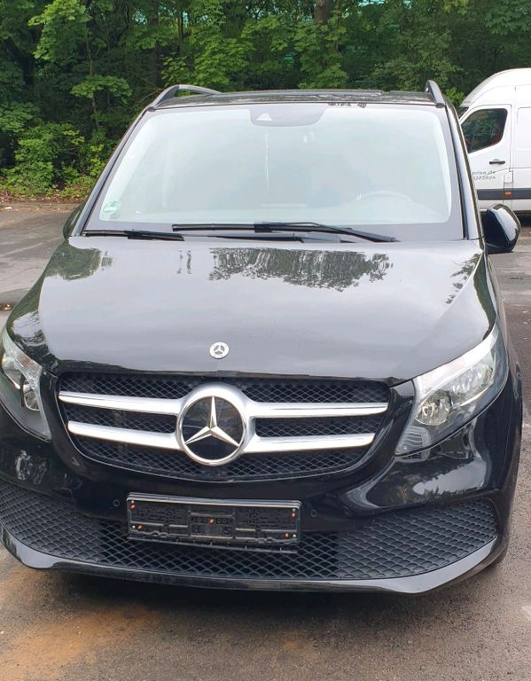 Image of Mercedes-Benz V 220