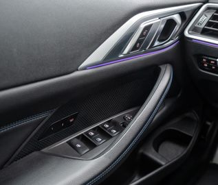 Fahrzeugabbildung BMW 430i Cabrio M Sport|KAMERA|SHADOWLINE|AMBIENTE