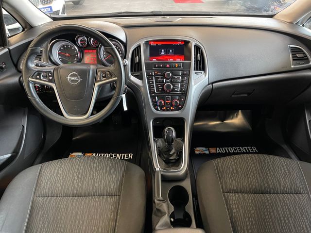 MYAUTOCENTER – Gebraucht- und Jahreswagen mit Werkstattservice in Pfaffenhofen Opel Astra J Lim. 5-trg. Selection *Klima*Navi*SHZ*