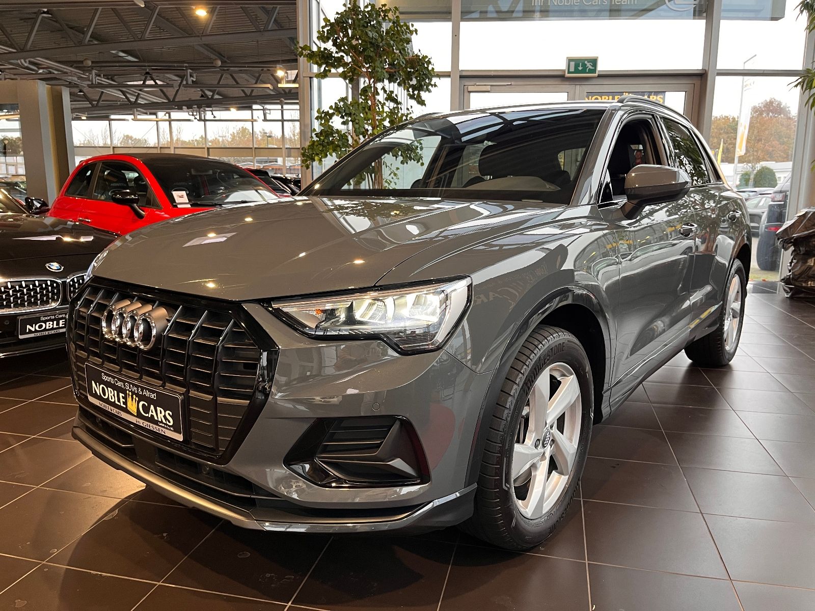 Fahrzeugabbildung Audi Q3 40 TDI QUATTRO VIRTUAL LED NAV PDC 19"