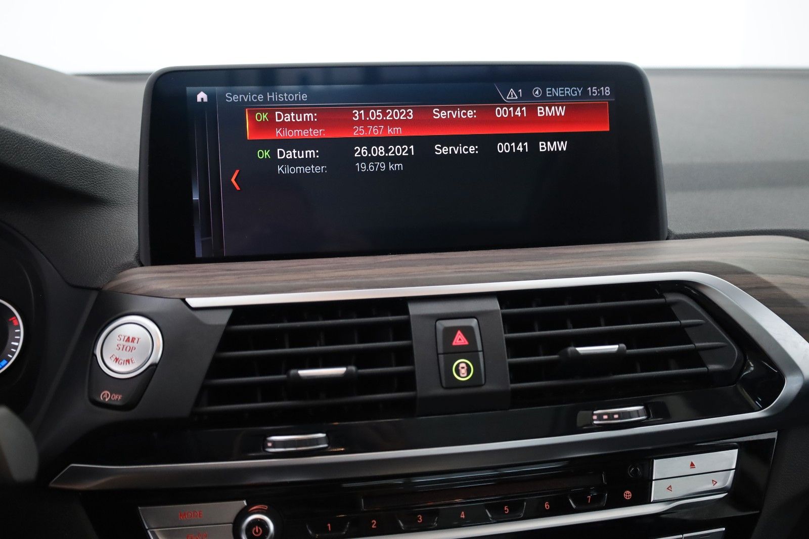 Fahrzeugabbildung BMW X3 xDrive 20d Advantage,Leder,Navi,HUD,PanoD,AHK