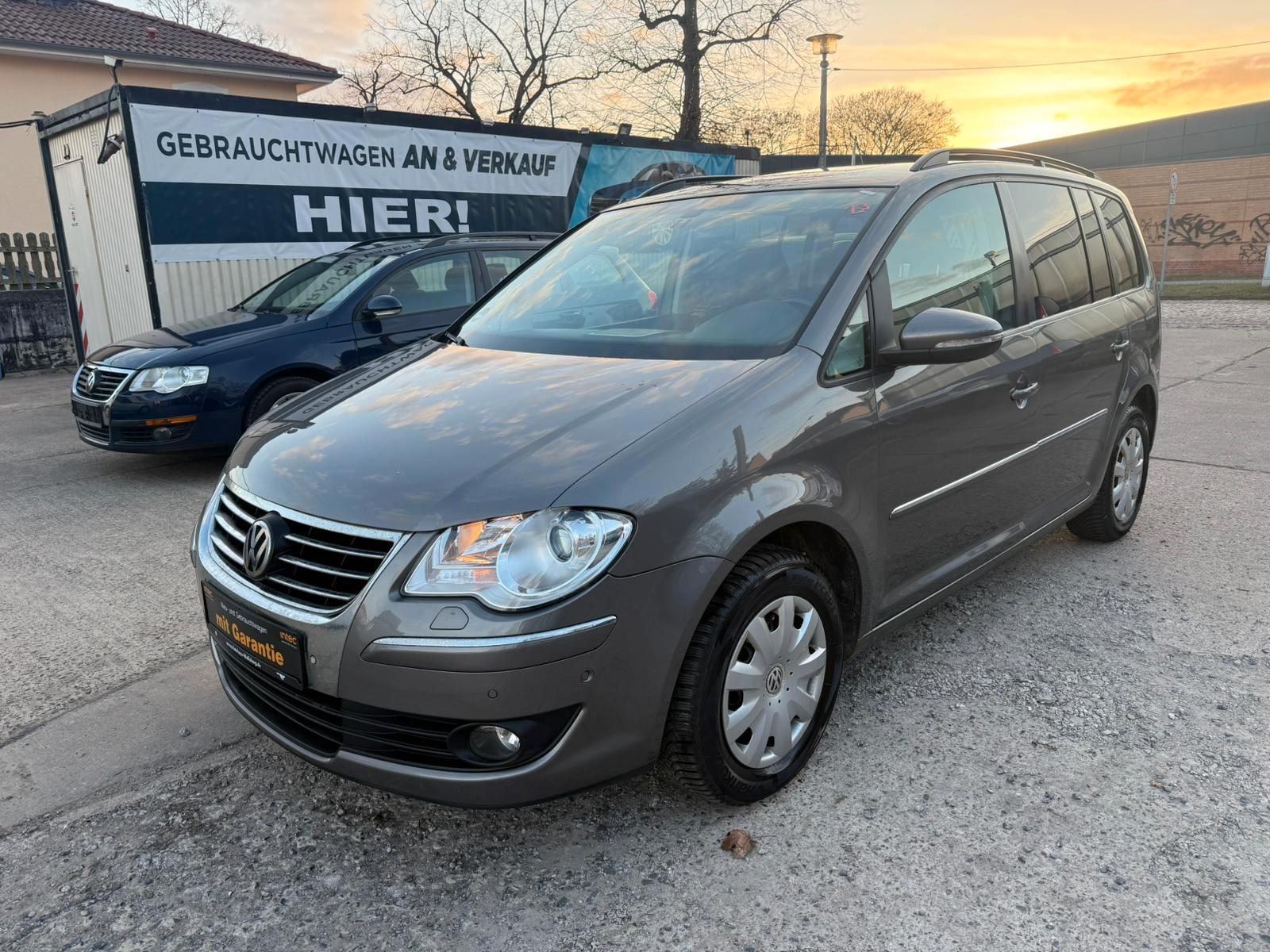 Volkswagen Touran Highline*7 SITZE*TUV NEU*AHK*UNFALLFREI*