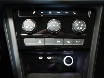 Volkswagen Touran 2.0 DSG R-Line 7-Sitze AHK Kamera