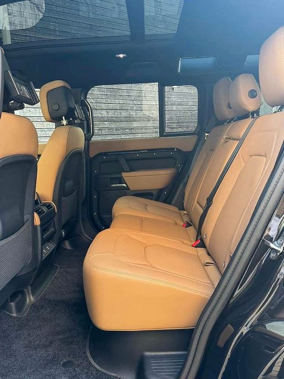LAND-ROVER Defender 2026