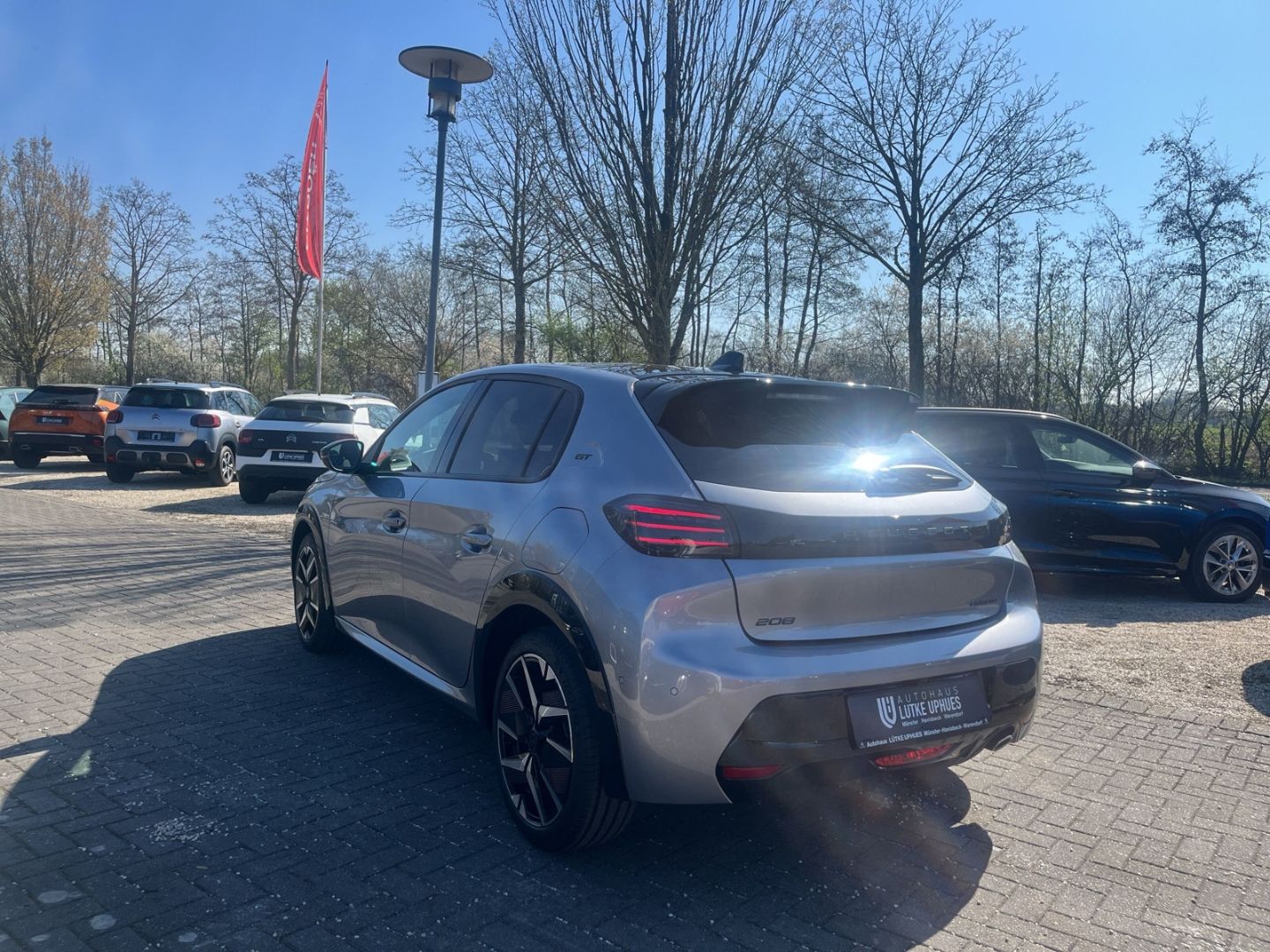 Fahrzeugabbildung Peugeot 208 GT Hybrid 110 e-DSC6 Panorama Navi ACC 360