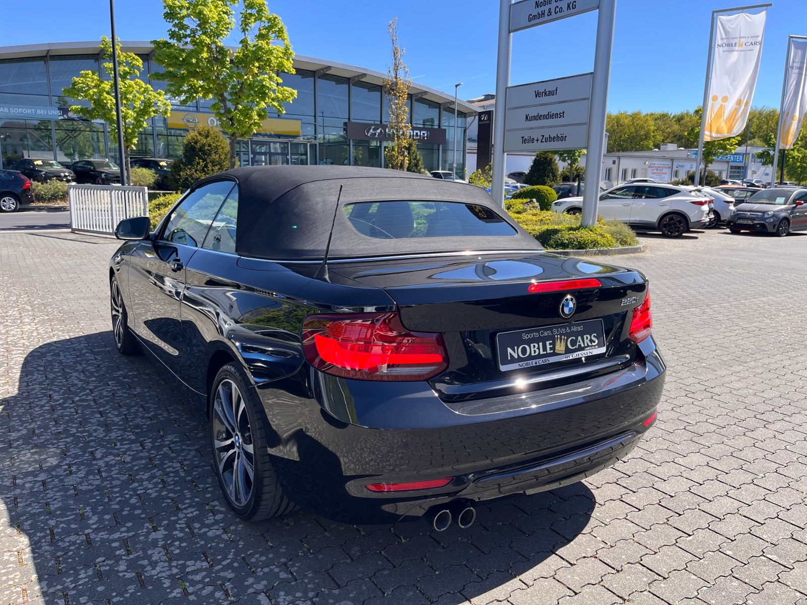 Fahrzeugabbildung BMW 220i Cabrio Sport Line H/K LEDER LED NAV SHZ 18"