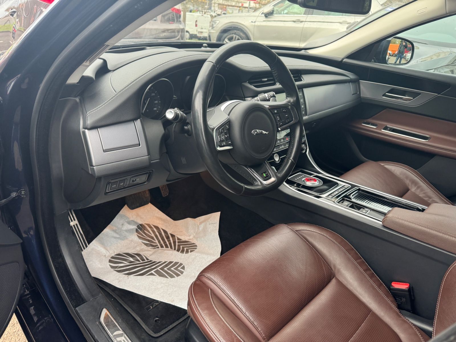 Fahrzeugabbildung Jaguar XF Sportbrake R-Sport AWD Leder+Navi+HUD+LED