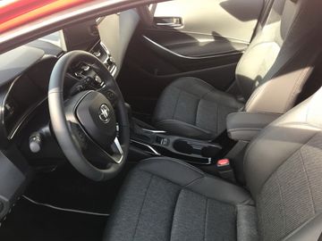 Toyota Corolla HB 1.8 Hybrid Team D *2xPDC*LED*SHZ*NAV
